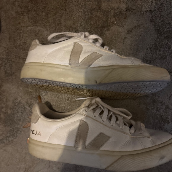 Veja sneakers - Picture 2 of 3
